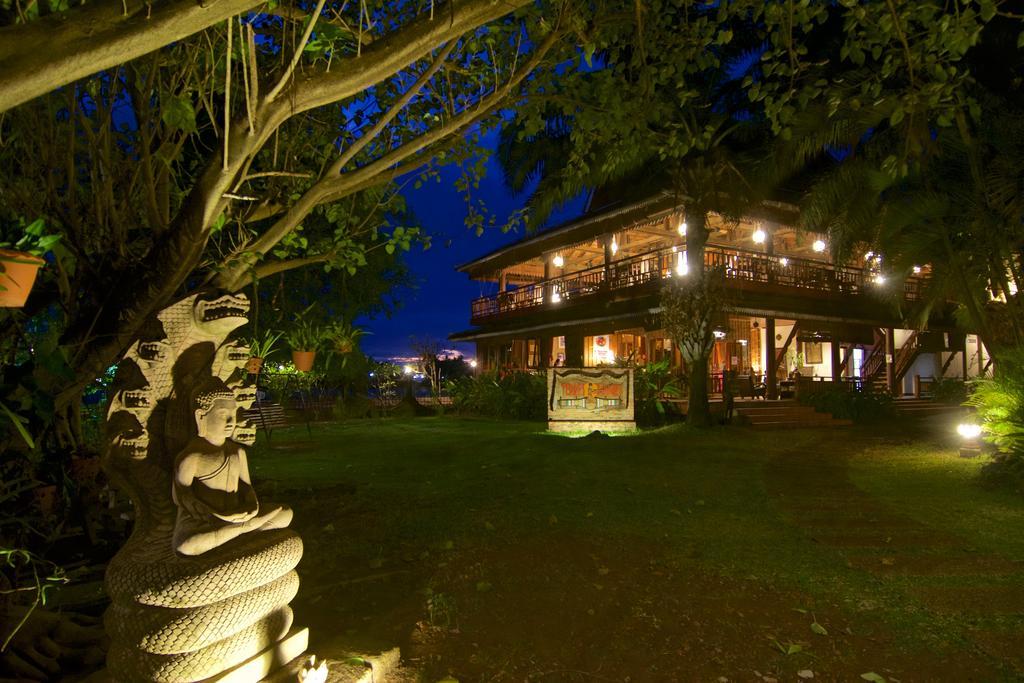 Terres Rouges Lodge Banlung Bagian luar foto