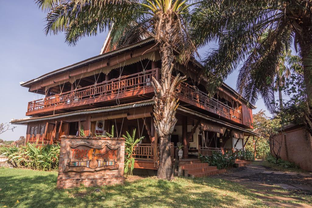 Terres Rouges Lodge Banlung Bagian luar foto